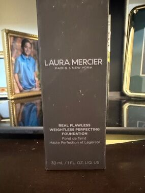 laura mercier Foundation Box - Brown Packaging